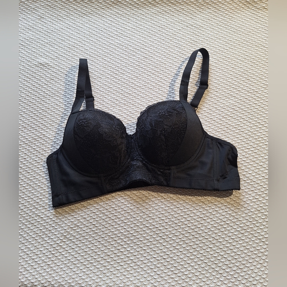 Chic Black Lace Underwire Bra